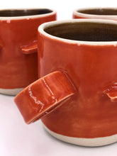 Charger l&#39;image dans la galerie, Uo) = Mug Ergonomique /// Rouge